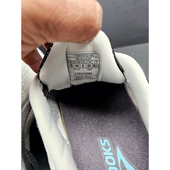 Brooks Men 10 Comfy footwear - Picture 2 of 9